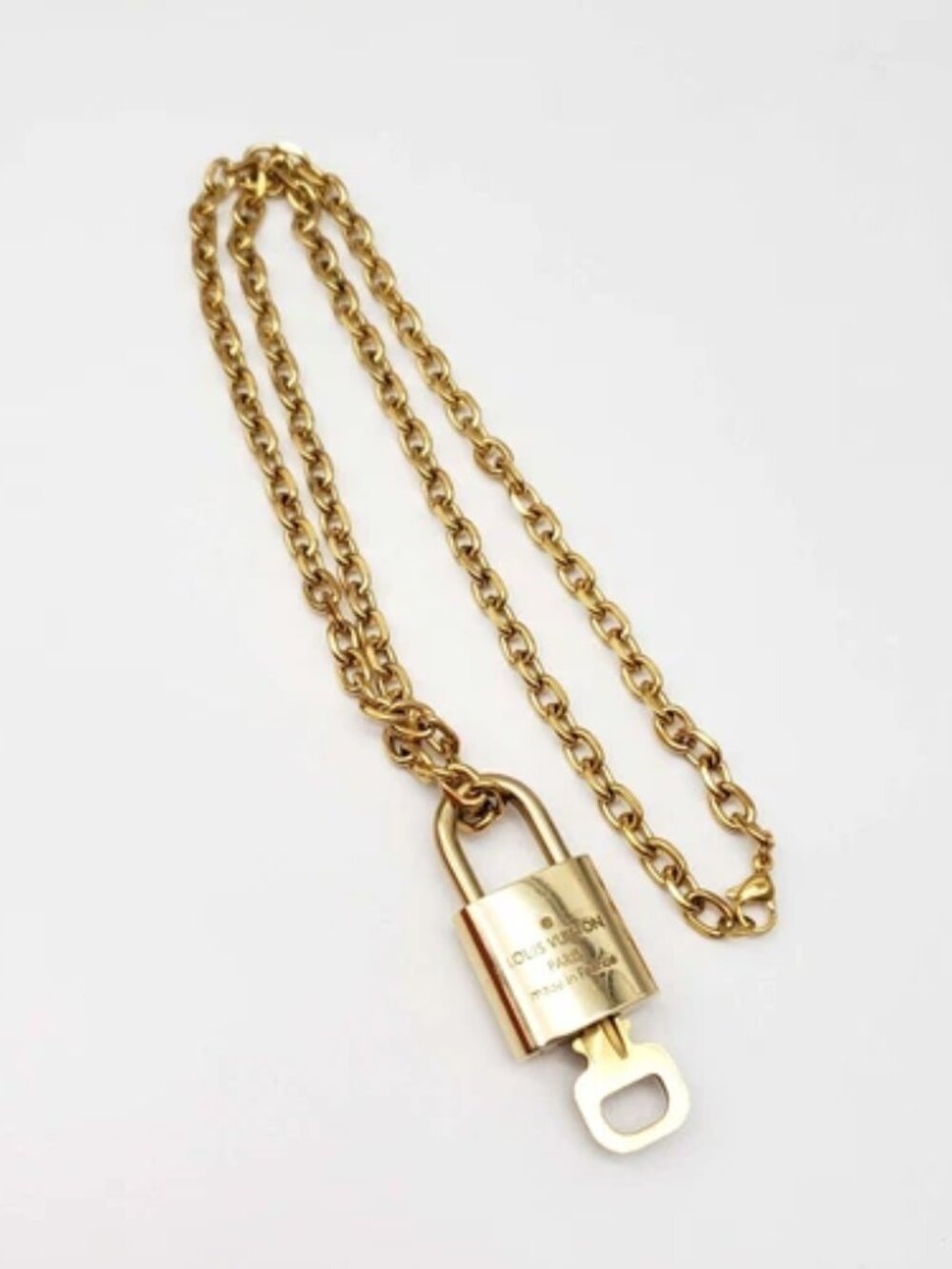 Gold-Plated Necklace with Authentic Louis Vuitton Padlock - Picture 5 of 8